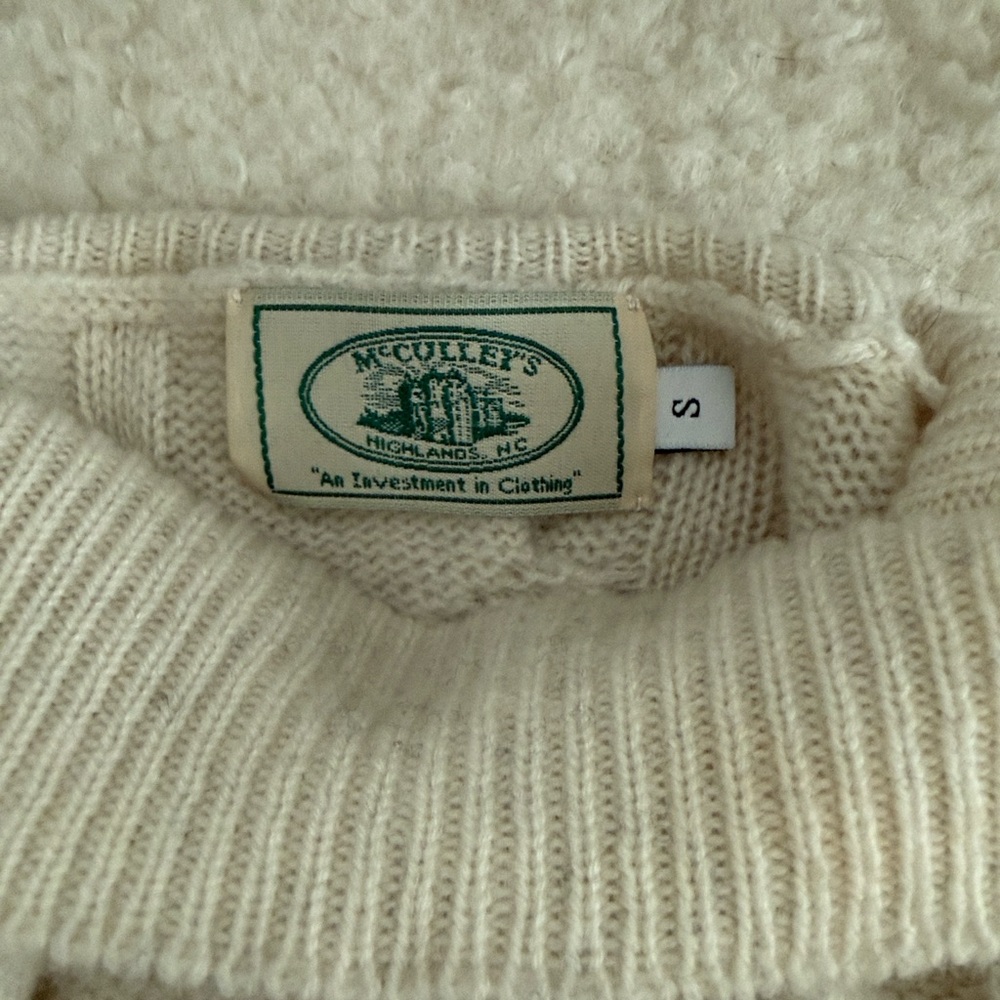 McCULLEY’s Elegant Cashmere Two-Tone navy/cream Turtleneck Sweater. Size SM - Picture 2 of 8